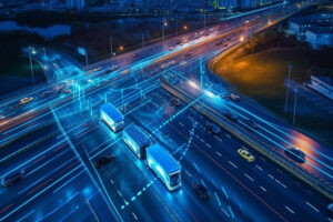 Lastwagen und Autos auf einer nächtlichen Autobahn mit digitaler Visualisierung der Fahrspuren